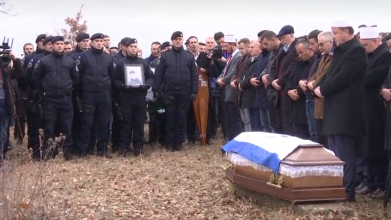 I jepet lamtumira e fundit policit hero, Sami Thaçi