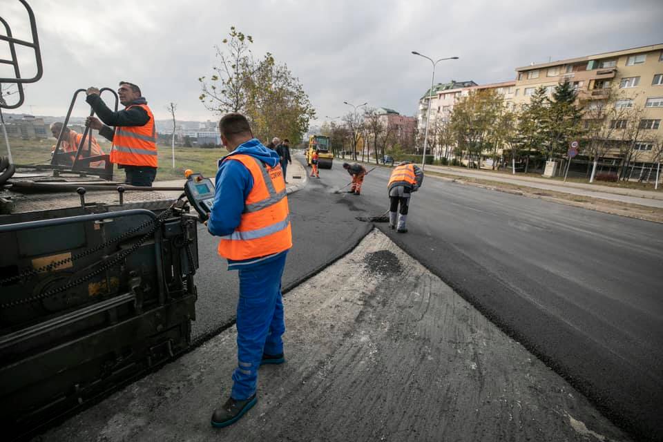 Dy rrugë në Prishtinë dëmtohen dy muaj pas asfaltimit, banorët ankohen në punime pa kritere