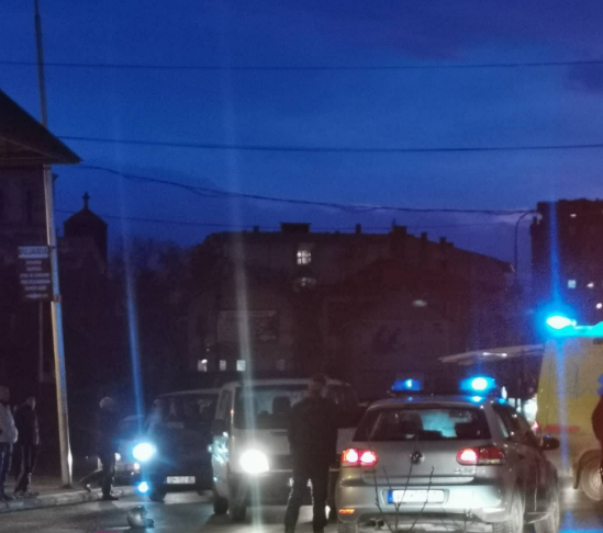 Aksident trafiku në Mitrovicë, lëndohet motoçiklisti