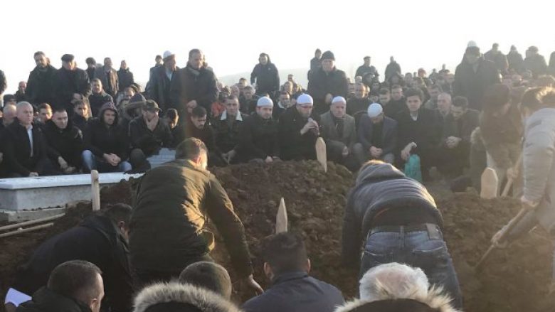 Nënë e bir vdesin të njëjtën ditë nga sulmi në zemër