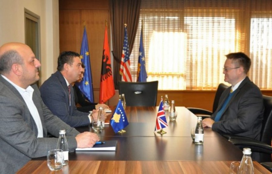 Britania e Madhe ka mundësi të japë kontribut për zhvillimin e arsimit në Kosovë