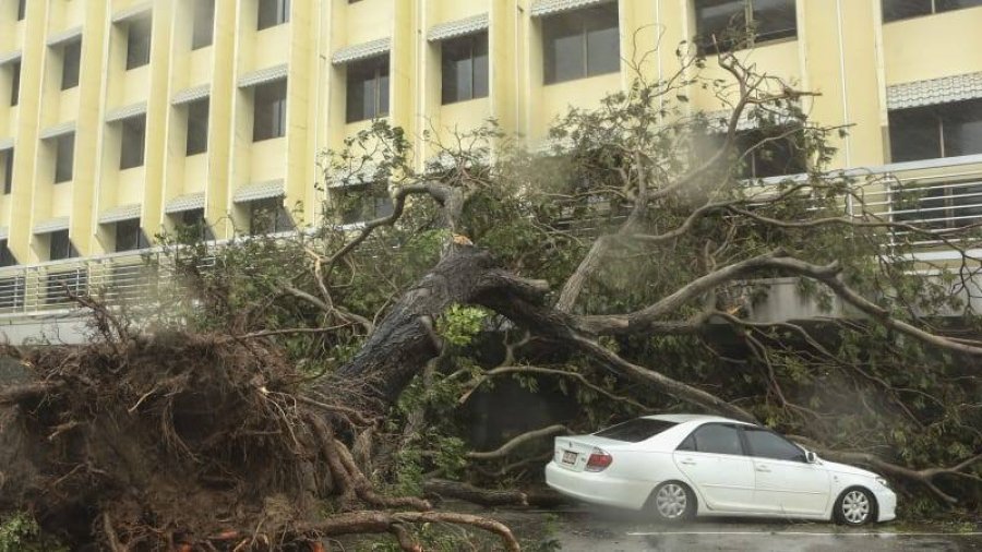 Era e fortë në Shqipëri: Ministria e Mbrojtjes: Shmangin qëndrimet në afërsi pallateve