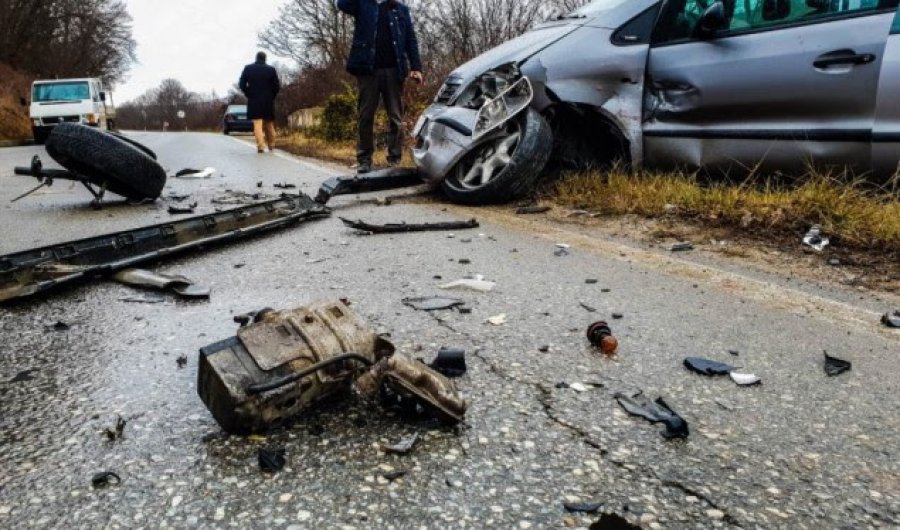 Dy të lënduar në një aksident trafiku në Lluzhan të Podujevës