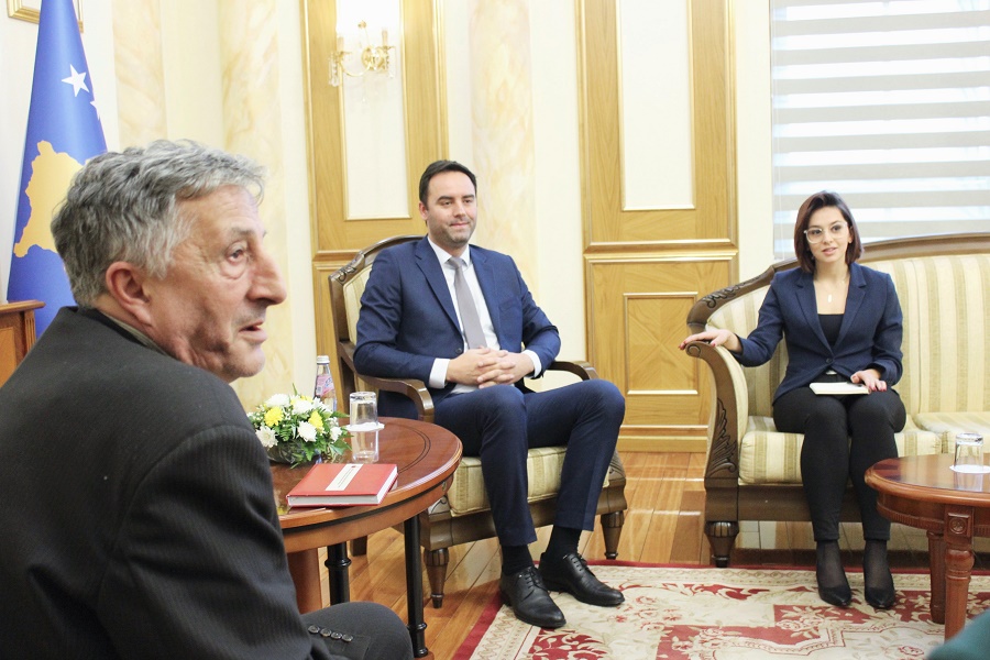 Moskrijimi i institucioneve të reja rrezikon pagat në sektorin publik