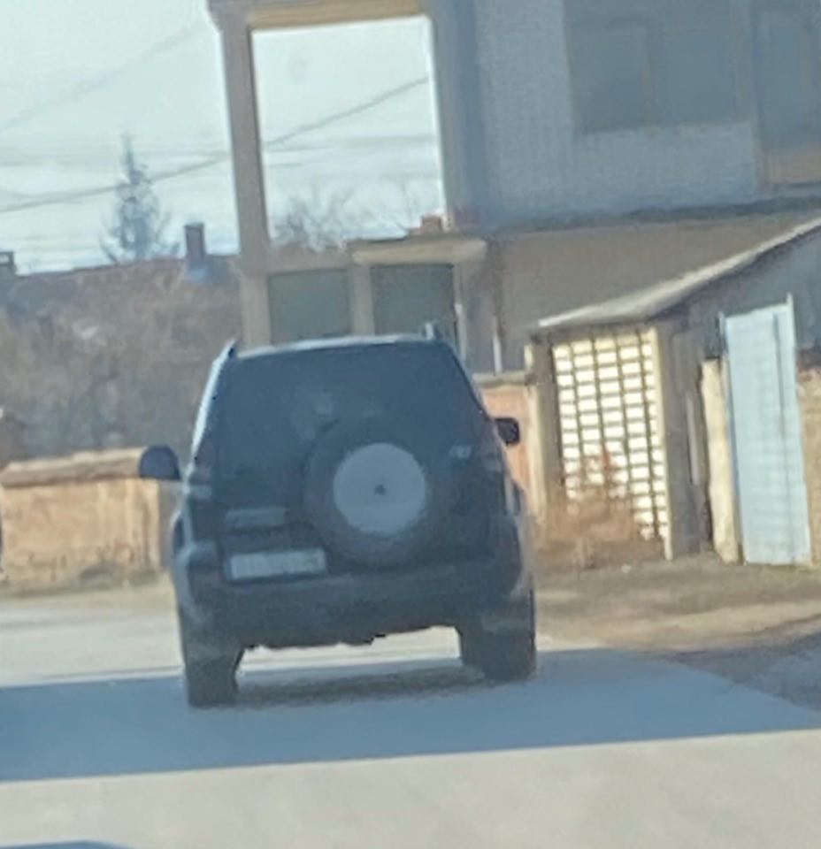 Skandaloze: Me para dhe automjet të Kuvendit të Kosovës kryen aktivitete të Serbisë