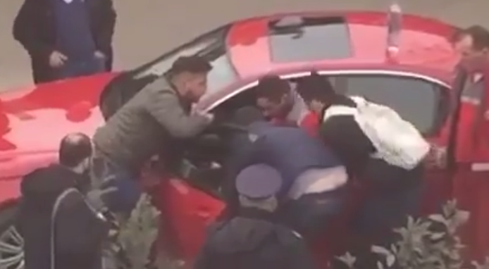 Aksident në kryeqytet, lëndohet rëndë një person