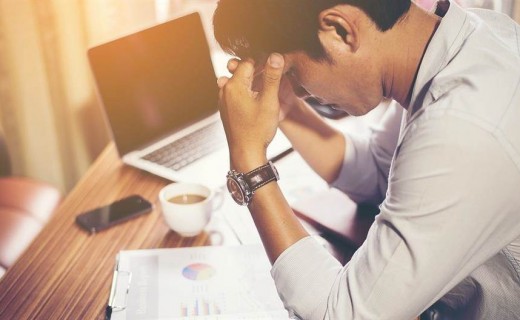 Stresi financiar kërcënim serioz për shëndetin e njeriut