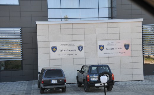 Dërgohet në gjykatë për seancë por tenton të arratiset