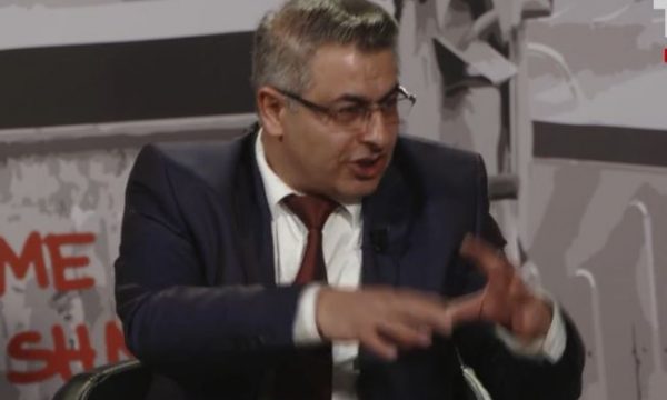 Burdushi flet për koalicionin: Le të më lejojnë t’ua spërkas dyert LDK’së e VV’së