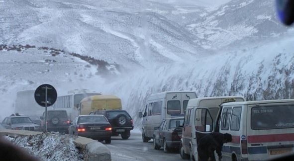 Akull në rrugë, kamionët për në Greqi nuk do kalojnë nesër nga Kapshtica