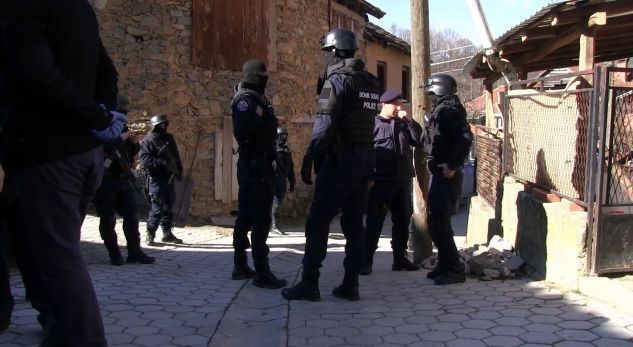 Policia e Kosovës arreston tre persona që po mashtronin kosovarët për viza pune në Gjermani