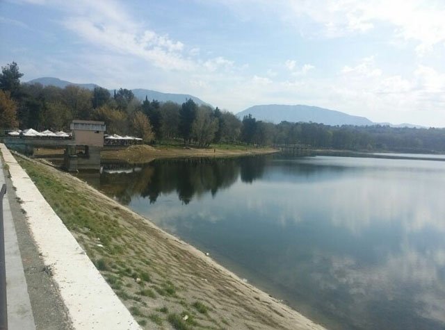 Kishte dalë nga liqeni, ndërron jetë 53-vjeçari