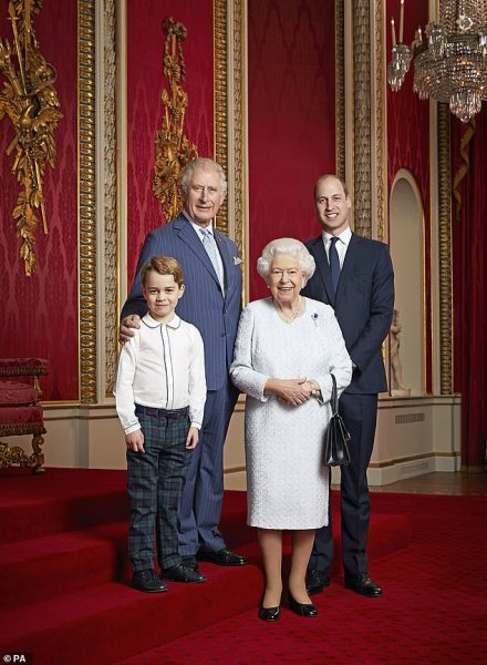 A u bë kjo foto ‘mollë sherri’ mes Harryt dhe Meghan me familjen mbretërore?
