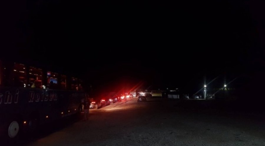 Vazhdojnë pritjet e gjata: Deri në 4 orë pritje për të dalë nga Kosova prej Merdares