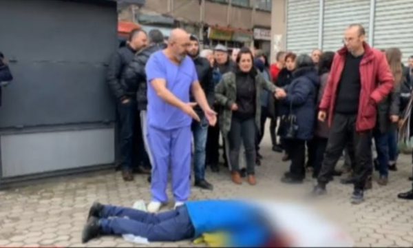 Korçë: Një person vret shitësin e bananeve me sopat