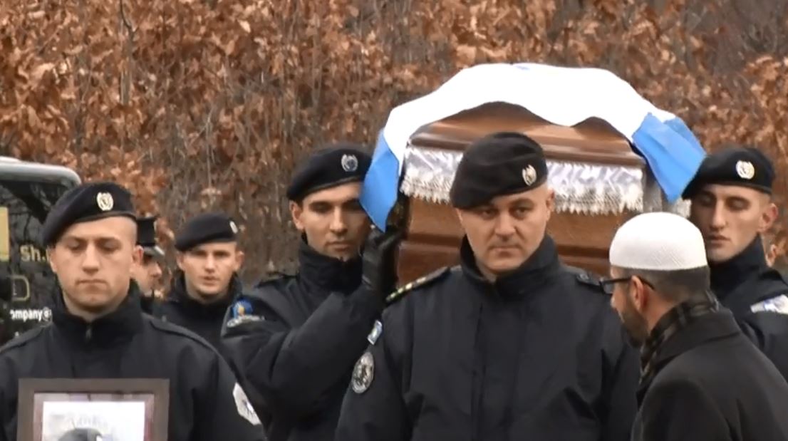 I jepet lamtumira e fundit policit Sami Thaqi, i cili humbi jetën dje në Zhur