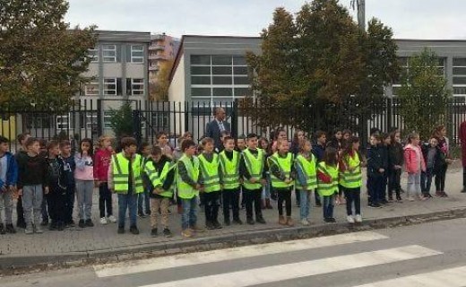 Rifillimi i mësimit, policia apelon për kujdes në trafik