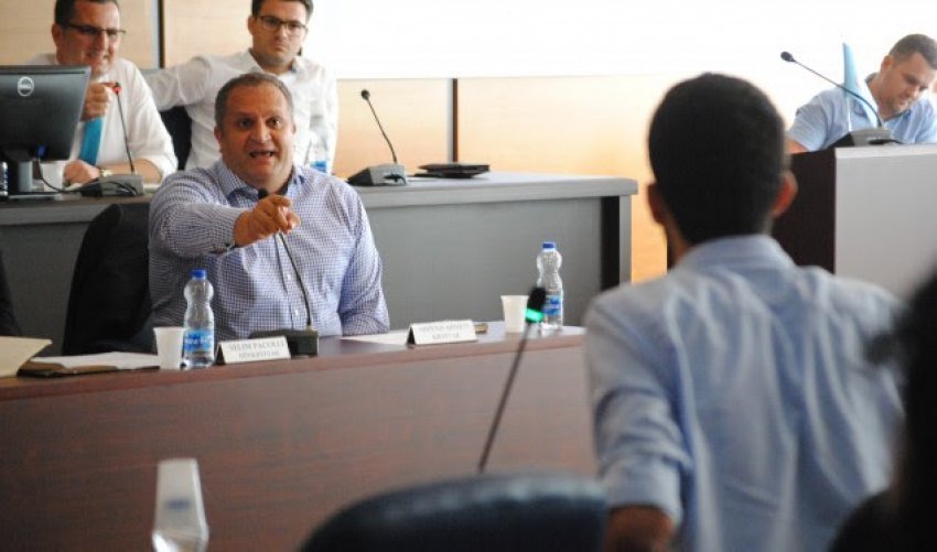 Badofci përplas Shpend Ahmetin me asamblistin e VV-së