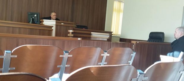 Dënohet i akuzuari në Dragash që pranoi se grushtoi dy persona dhe dëmtoi një veturë nga gëzimi i fitores së VV-së në zgjedhje