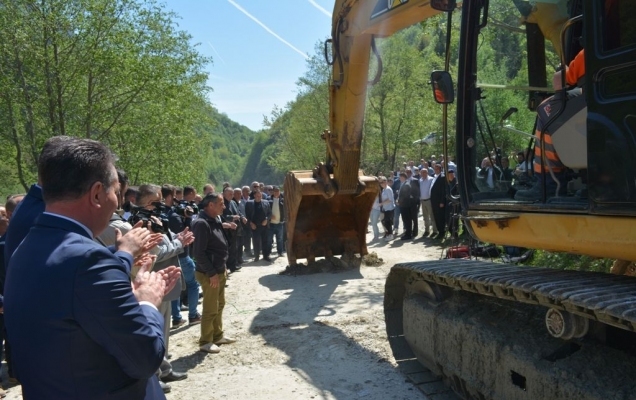 Ndërtimi i rrugës Deçan-Mali i Zi përfundon në hetuesi
