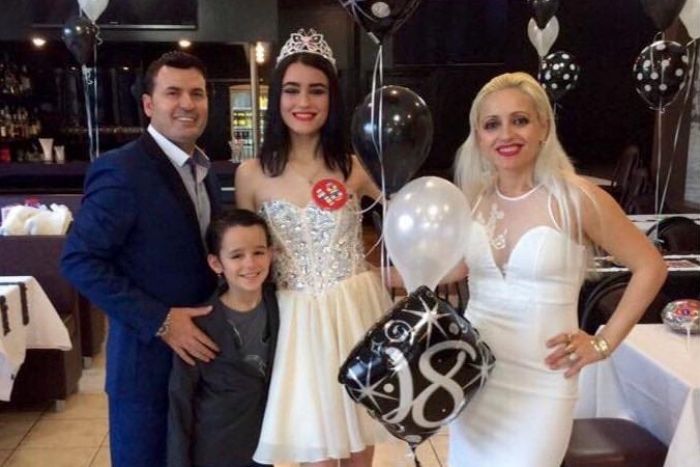 Shqiptari,që vrau me thikë vajzën në Australi, shfaqet i transformuar para gjykatës