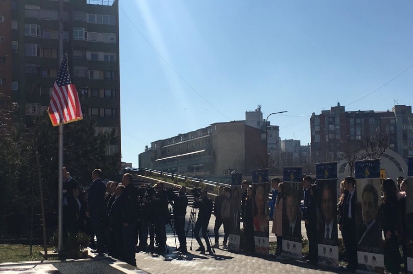 Fotografitë e personaliteteve që ndihmuan Kosovën, ekspozohen në Prishtinë