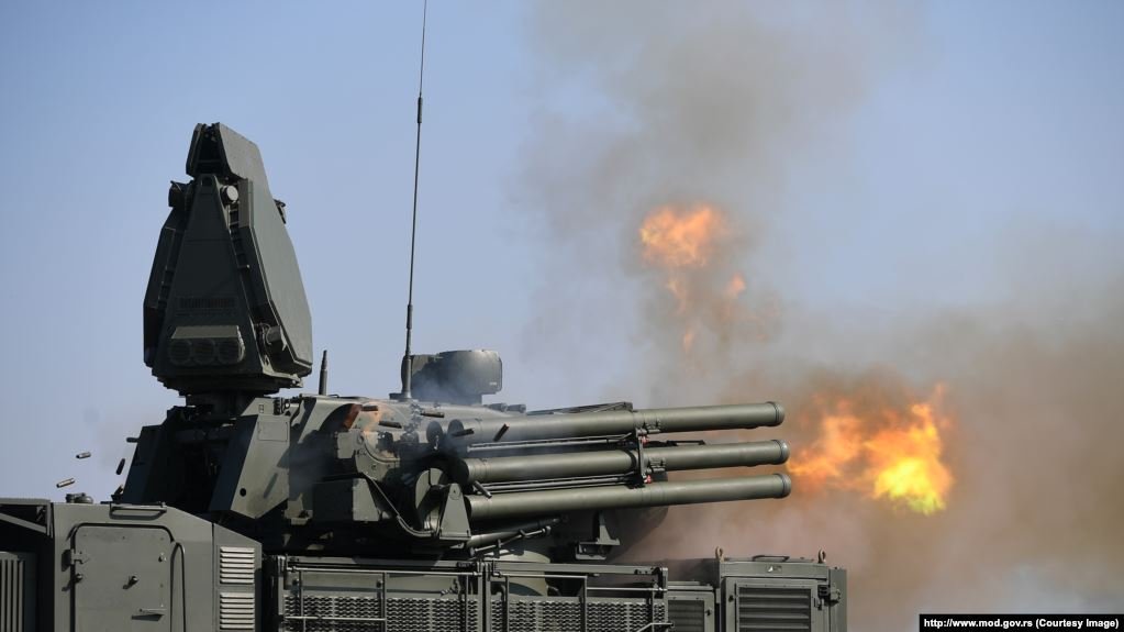 Serbia nuk bindet, blen sërish armatime nga Rusia pavarësisht kërcënimeve për sanksione