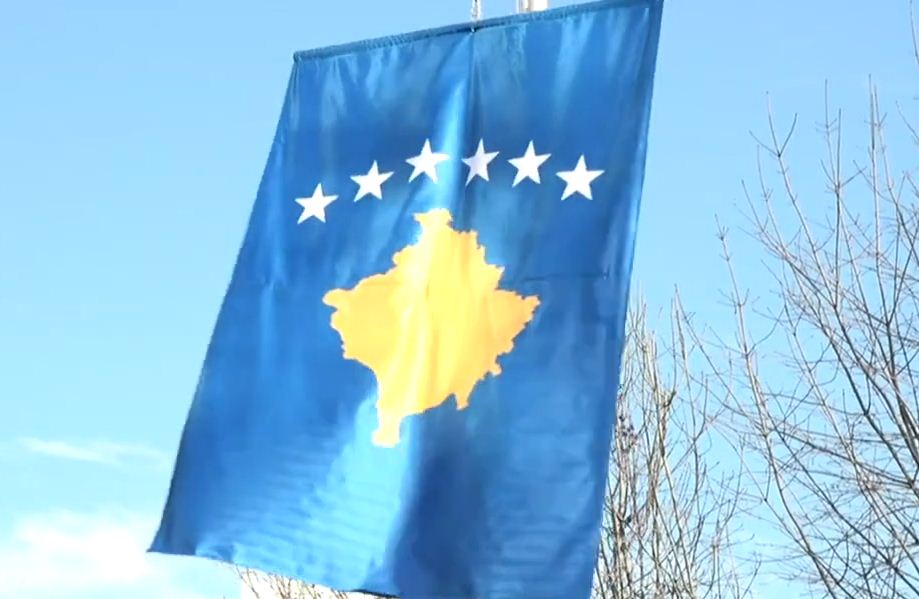 Garda Ceremoniale e FSK-së ngrit flamurin shtetëror