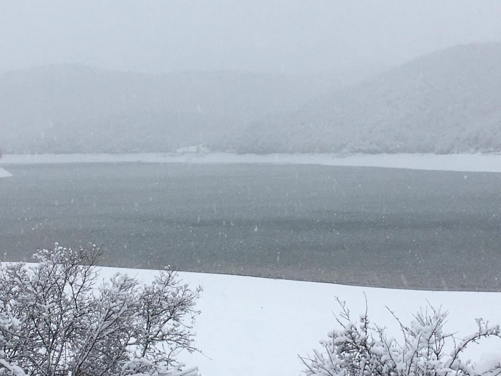 Lajm i mirë, fillon të rritët niveli i ujit në Liqenin e Batllavës