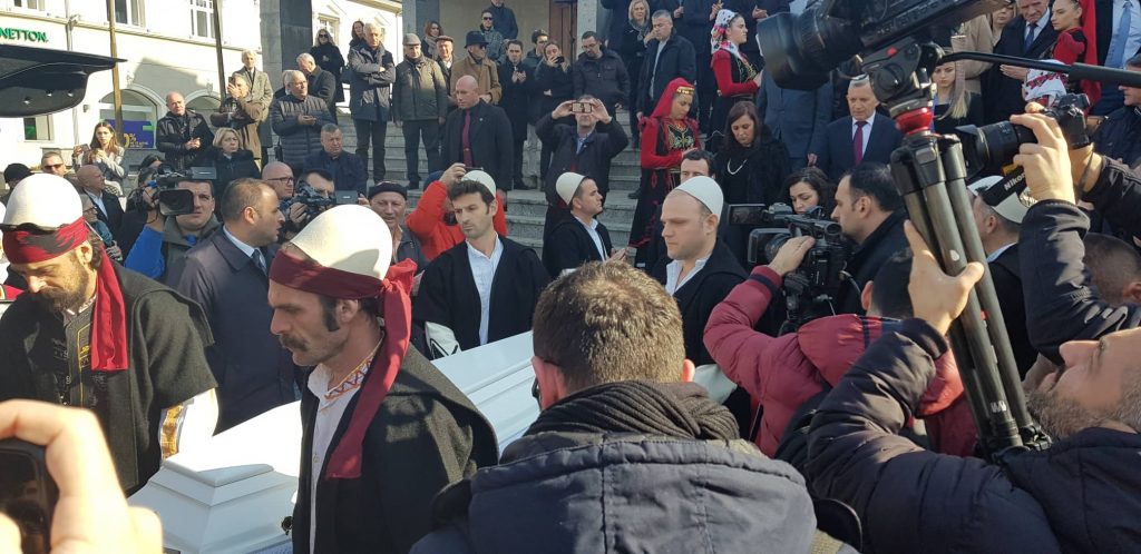 Niset kortezhi i Nexhmije Pagarushës