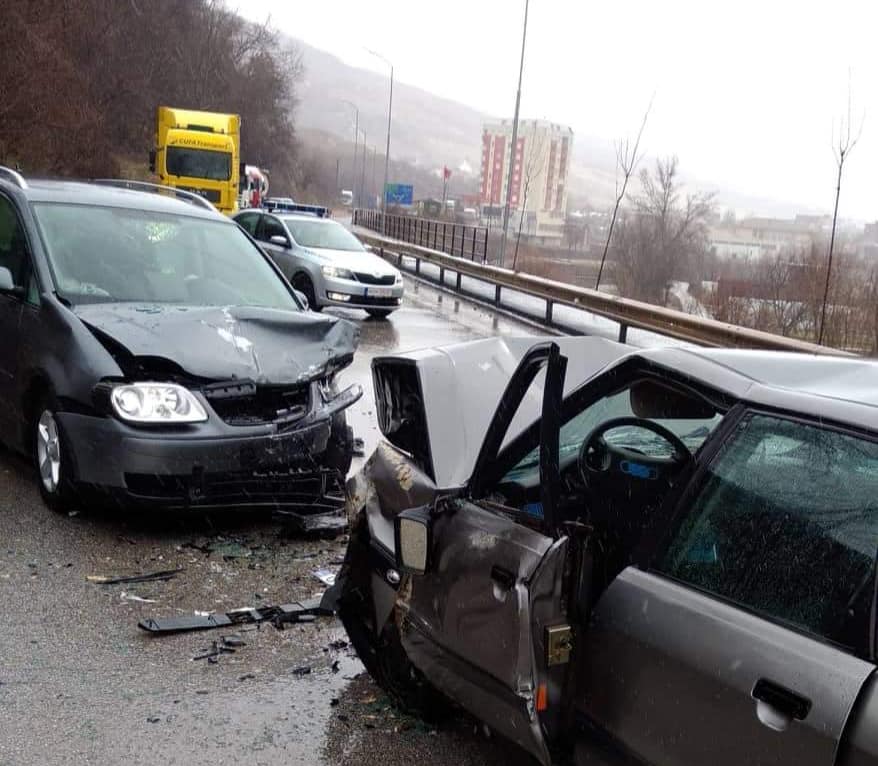 Aksident i rëndë në Han të Elezit, lëndohen tre persona