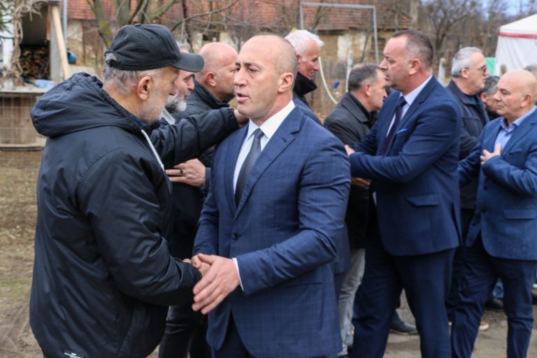 Haradinaj shkon për ngushëllime te familja Kelmendi në Llabjan të Pejës