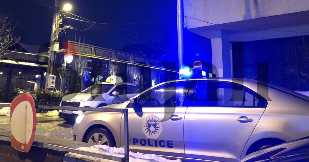 Rrahje në mes të disa personave në Ferizaj, gjakoset trotuari