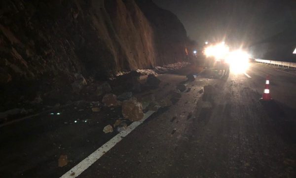 Rrëshqitje e dheut në Autostradën “Ibrahim Rugova”: Ministria bën thirrje qytetarët të kenë kujdes