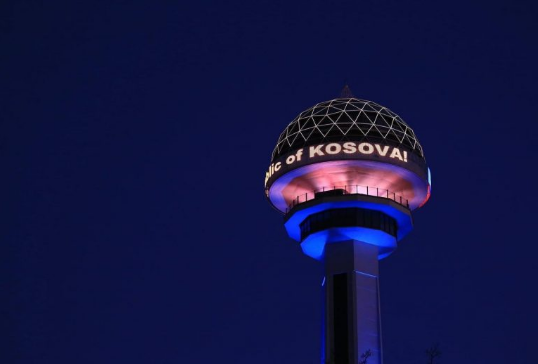 Kulla e Ankarasë ndriçohet me ngjyrat e flamurit të Kosovës sonte