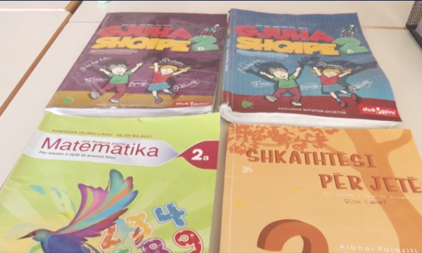 Kërkohet ndryshimi i teksteve shkollore