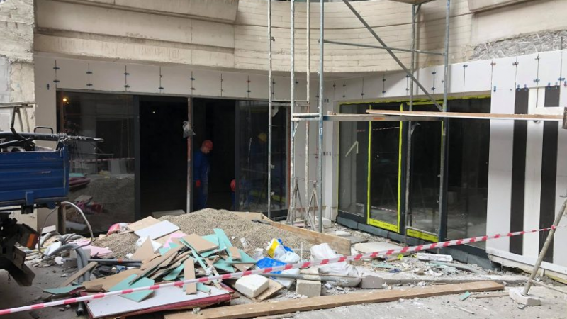 Inspeksioni në Prishtinë rrënon dy garazhe pa leje