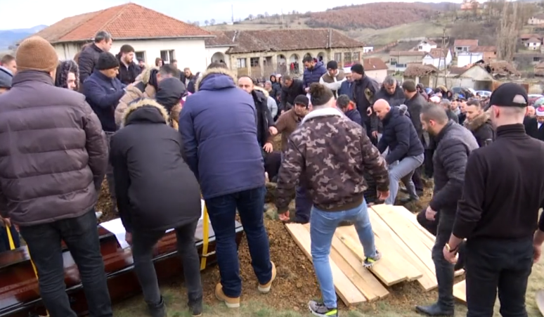 Tragjedia në Gjilan, varrosen në Cërnicë pesë anëtarët e familjes Bllaca