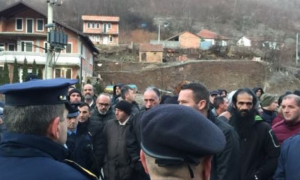 ​Protestuesit bllokojnë rrugën Mitrovicë-Stantërg