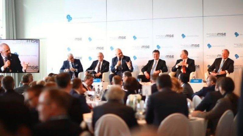 Rama godet Francën: Parisi i ngatërroi himnin Shqipërisë dhe i kërkoi falje Armenisë