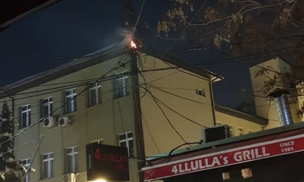 Morri flakë shtylla elektrike, një pjesë e Prishtinës mbetet pa rrymë