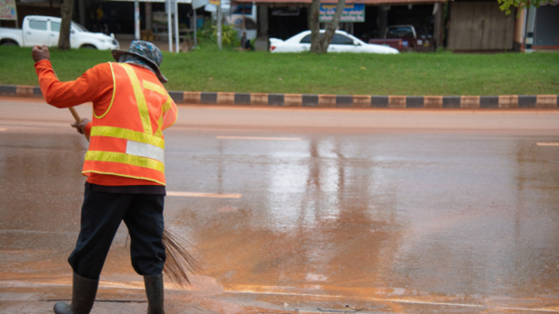 Nga kryeministër në pastrues: Historia e pabesueshme e Kryeministrit të Shqipërisë