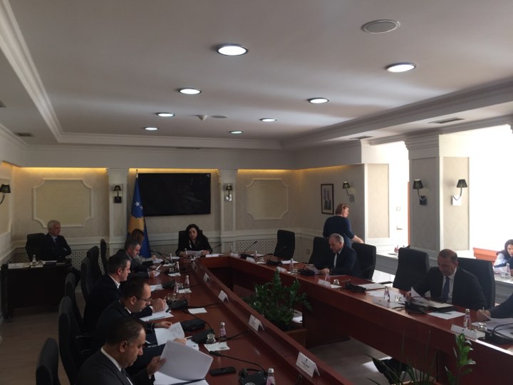 PDK bojkoton mbledhjen e Kryesisë për shkak të largimit të fotografisë së Thaçit