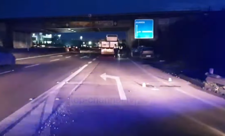 Aksident në autostradën Tiranë-Durrës, humb jetën këmbësori