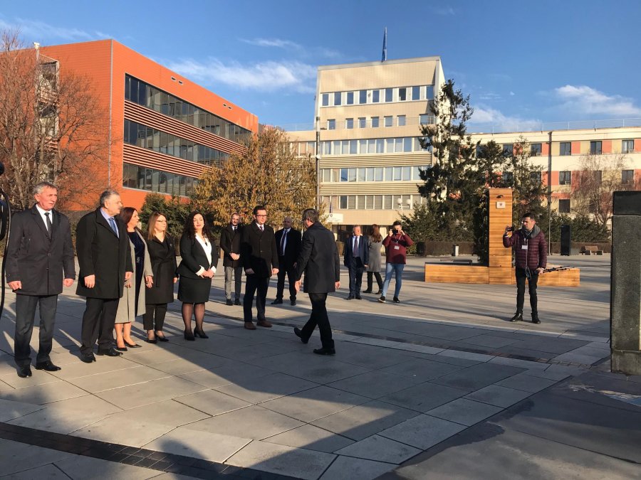 Osmani dhe ministrat e LDK-së bëjnë homazhe të shtatorja e Rugovës