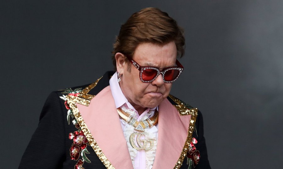 Elton John ndërpret koncertin në Zelandën e re, humbi zërin