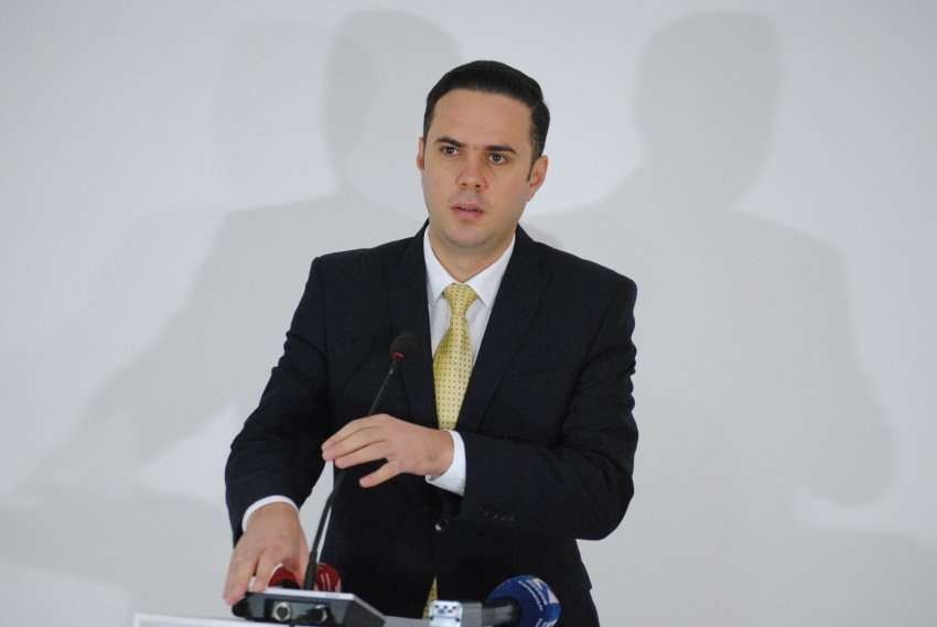 Abdixhiku kërkon anulimin e tenderit për autostradën e Gjilanit