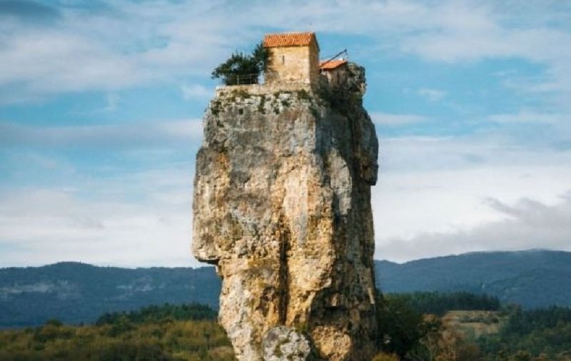 ​Vendi më i qetë në botë: Jeta në shkëmbin e lartë 40 metra