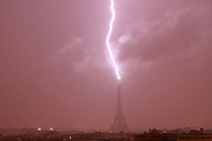 Stuhia Ciara godet Evropën – Franca mbyll kullën Eifel