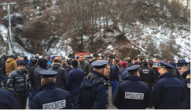 Protestuesit kërkojnë që Kurti të shkojë në Stantërg